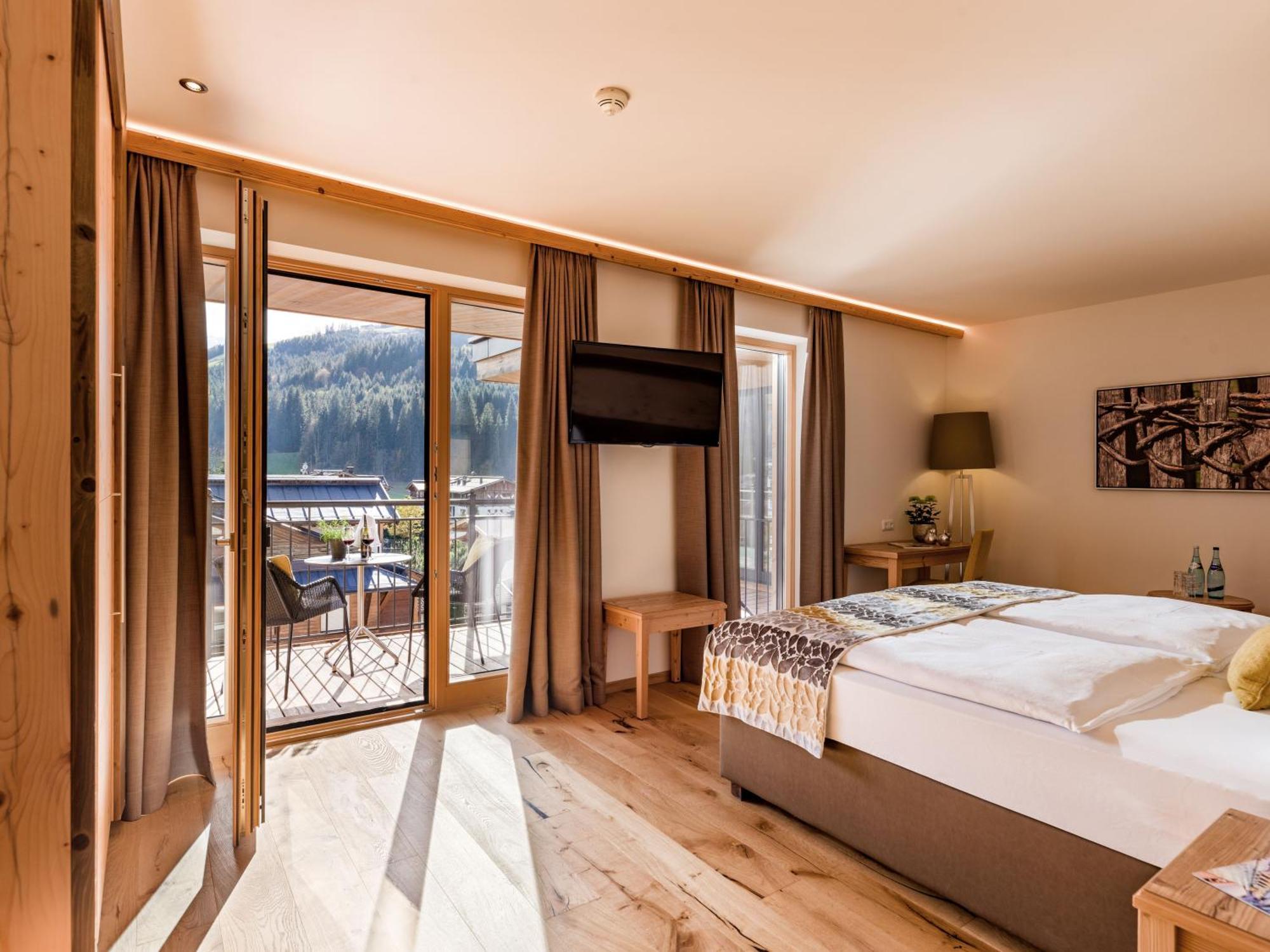 Hotel Zentral ****Superior Kirchberg in Tirol Exterior photo